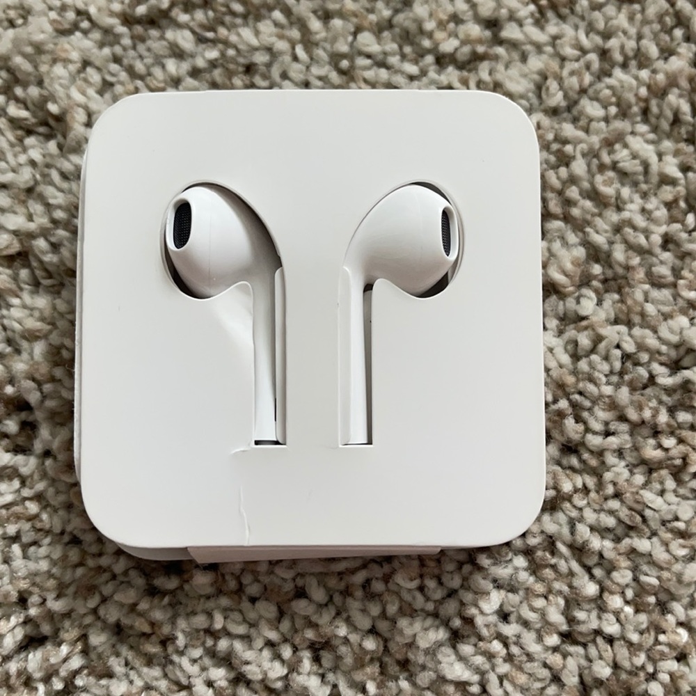 Brand new wire EarPods with lightning connector